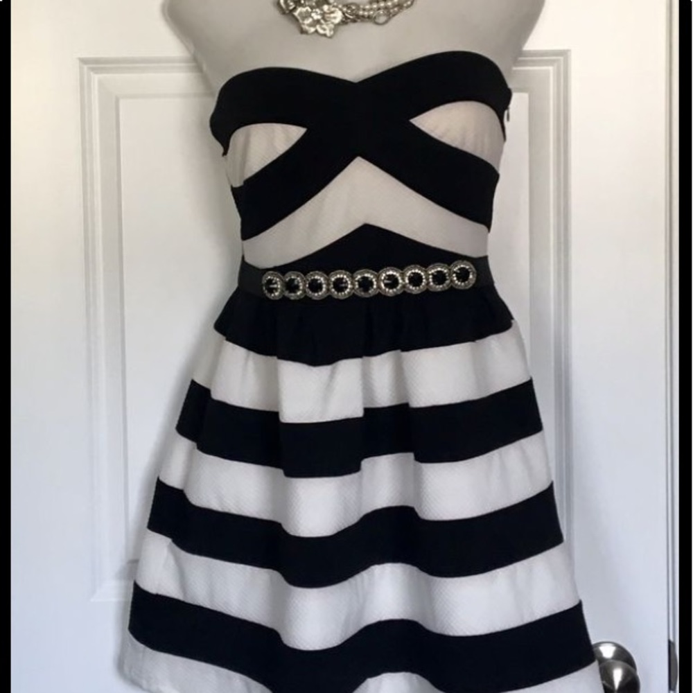 CALS SUPER CUTE BLACK & WHITE DRESS 👗
